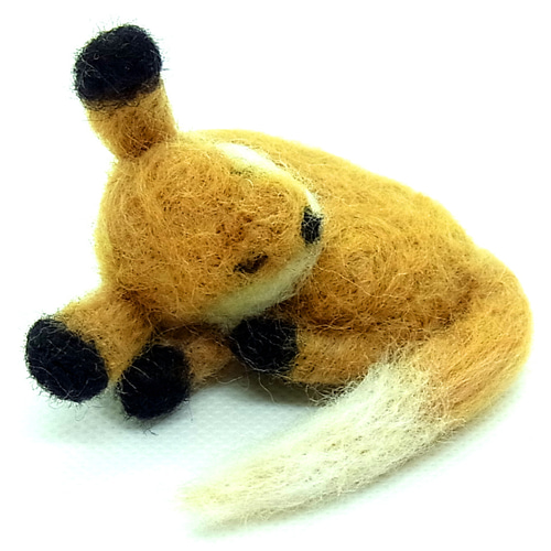 羊毛フェルト】一晩の仮宿 (かまくら)で眠るきつねさん！ 羊毛フェルト