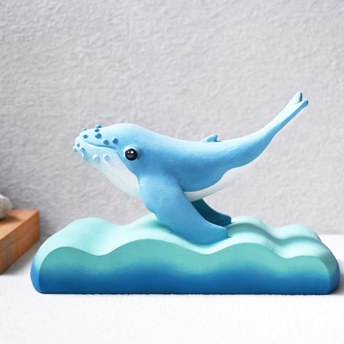 ザトウクジラ 大きな翼のクジラ 手作りの小さな木彫り 癒しの観賞用