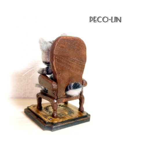 豆の猫アーティストPECO-LIN 木製アンティークチェアとサバトラの子猫〜ビンテージ加工〜 羊毛フェルト peco-lin 通販|Creema(クリーマ) 14780924 豆の猫アーティストPECO-LIN 木製アンティークチェアとサバトラの子猫〜ビンテージ加工〜 羊毛フェルト peco-lin 通販|Creema(クリーマ) 14780924