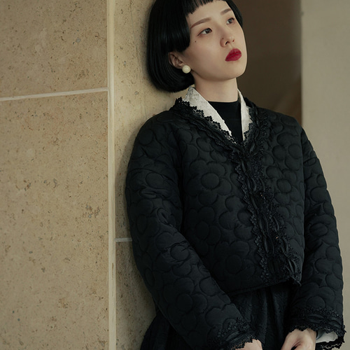 ブラック立体レースキルティング秋冬キルティングジャケットショート