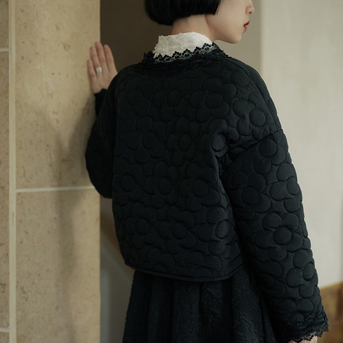 ブラック立体レースキルティング秋冬キルティングジャケットショート