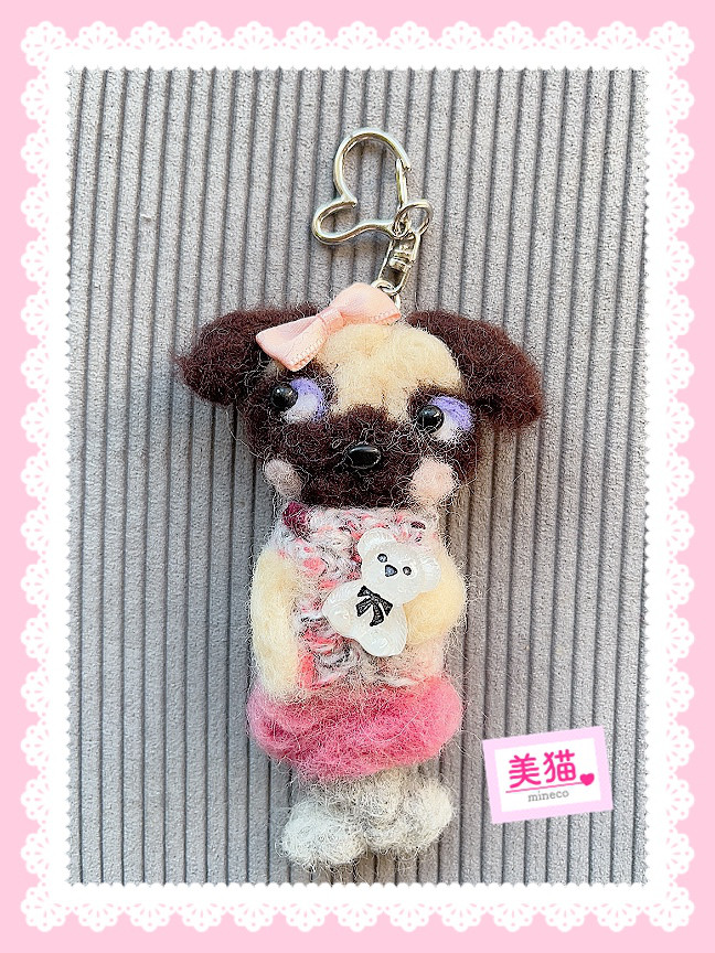 クマを持ったパグちゃん 羊毛フェルト 美猫(mineco) 通販 14781283