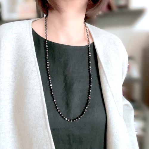 ジェンダーレス ピーコックカラー 小さな淡水バロックパールを使った