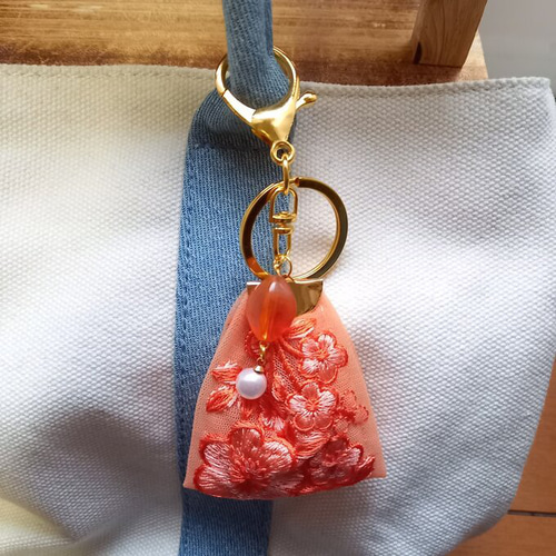 バッグチャーム インド刺繍 オレンジ キーホルダー インド刺繍リボン