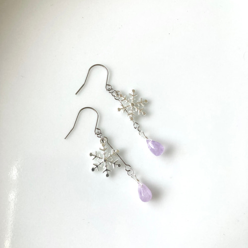 送料無料】アレルギー対応 雪の結晶とラベンダーアメジストのピアス
