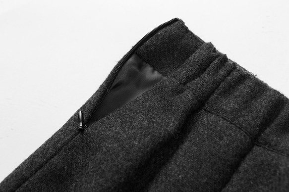 スモークグレー ウール30% 折り紙 ロングスカート 上品 シンプル 後ろウエストゴム 伸縮スカート 見えないファスナー 4枚目の画像