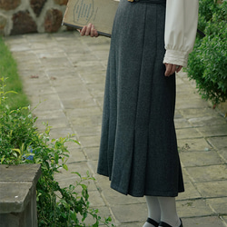 スモークグレー ウール30% 折り紙 ロングスカート 上品 シンプル 後ろウエストゴム 伸縮スカート 見えないファスナー 1枚目の画像