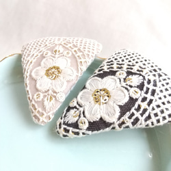 【送料無料】三角パッチンピン インド刺繍リボン 大きめ ワンポイント　花　フラワー 4枚目の画像