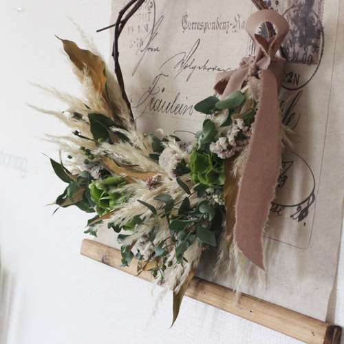 ドライフラワー❇️ゴールドとパンパス❣️ パンパスドライフラワーリース ドライフラワー petit chocolat