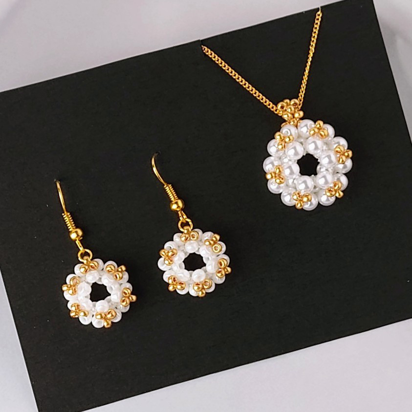 【Creema限定】2点セット 金の飾りのホワイトリースのペンダント(大)＆イヤリング・ピアス