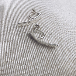 curved bar earring/pierce【silver925】シンプル　華奢　シルバー　シルバー925 5枚目の画像