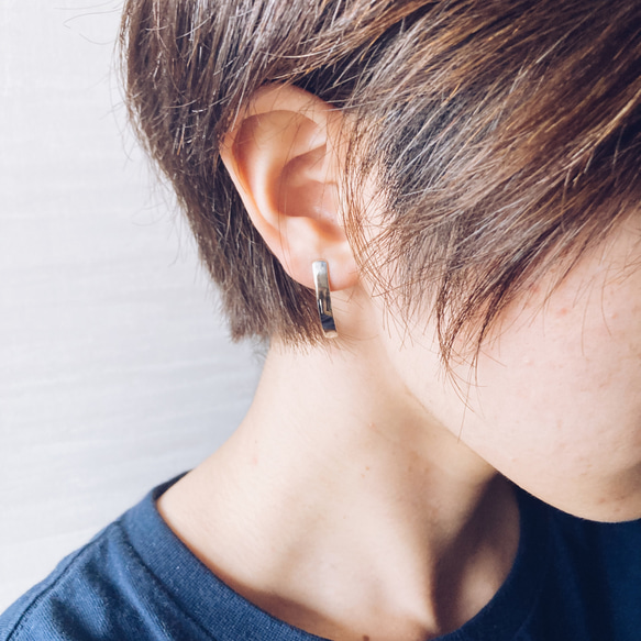 curved bar earring/pierce【silver925】シンプル　華奢　シルバー　シルバー925 3枚目の画像