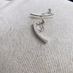 curved bar earring/pierce【silver925】シンプル　華奢　シルバー　シルバー925 4枚目の画像