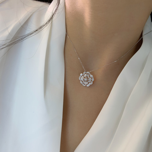 高級ジュエリーのダイヤモンド花モチーフ 天然ダイヤモンドネックレス
