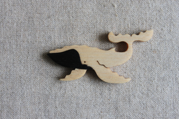 ザトウクジラ木製アクセサリー（セミオーダー） 2枚目の画像