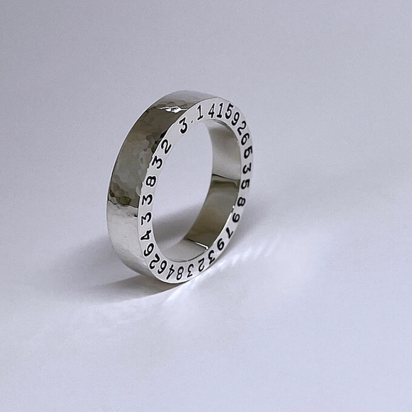 円周率を刻印した、シンプルでごつい槌目リング2 指輪・リング 水玉