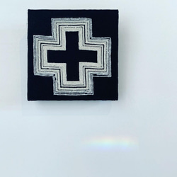 クロスの壁掛け(手刺繍) 1枚目の画像