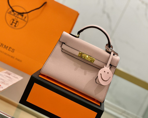 エルメス HERMES
リップスティック 2本とリップグロス 1本セット 未使用 サドルボックス | Hermès - エルメス-公式サイト