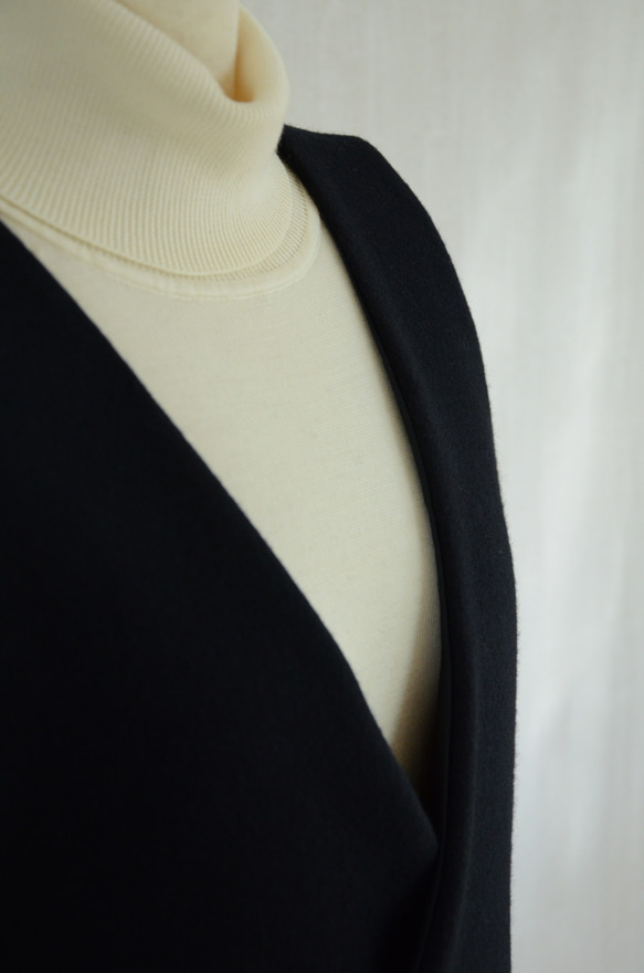 ウールのカシュクールジャンパースカート　ブラック 11枚目の画像