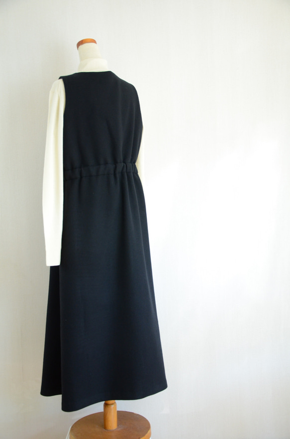 ウールのカシュクールジャンパースカート　ブラック 8枚目の画像