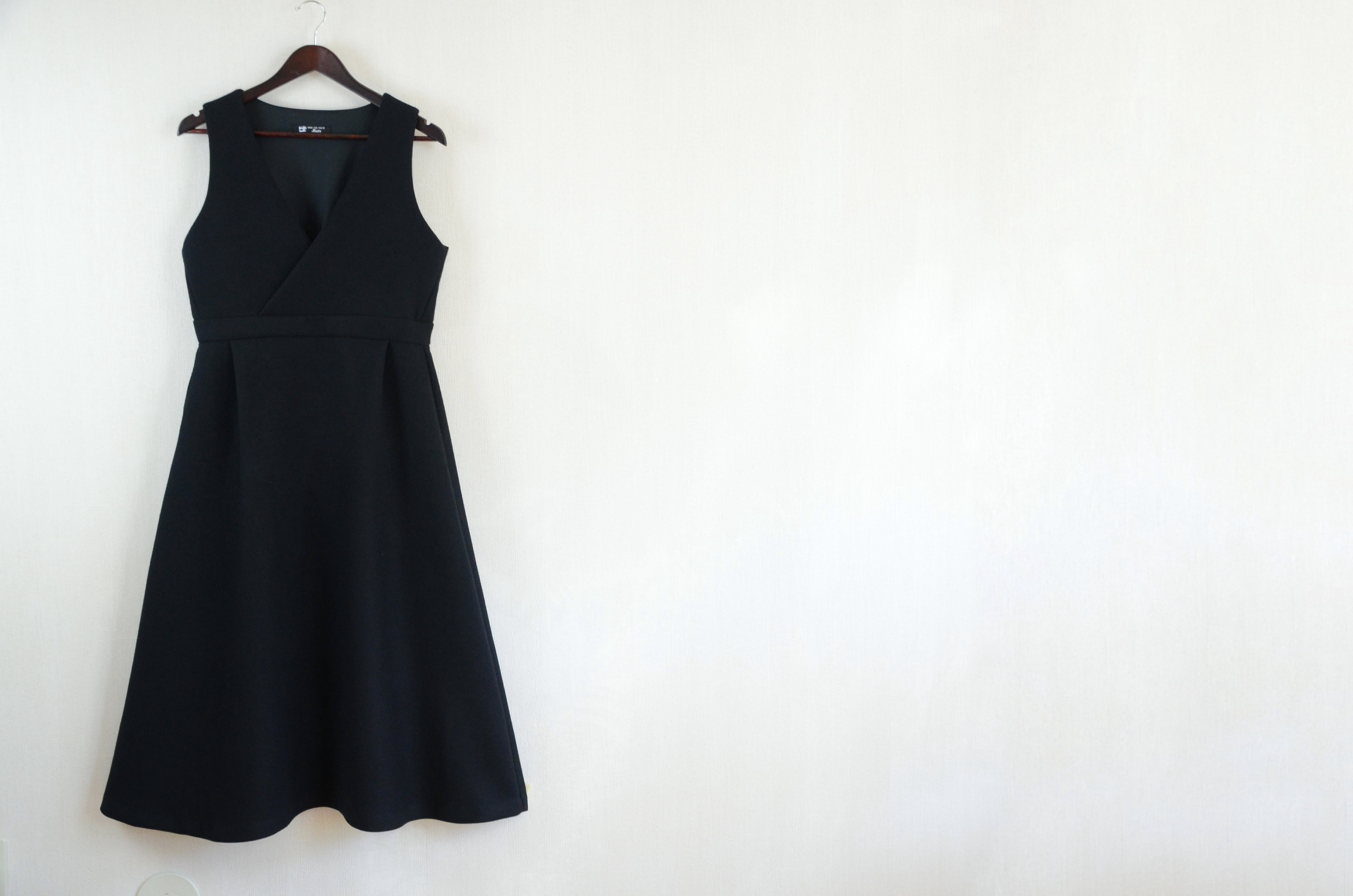 ウールのカシュクールジャンパースカート　ブラック