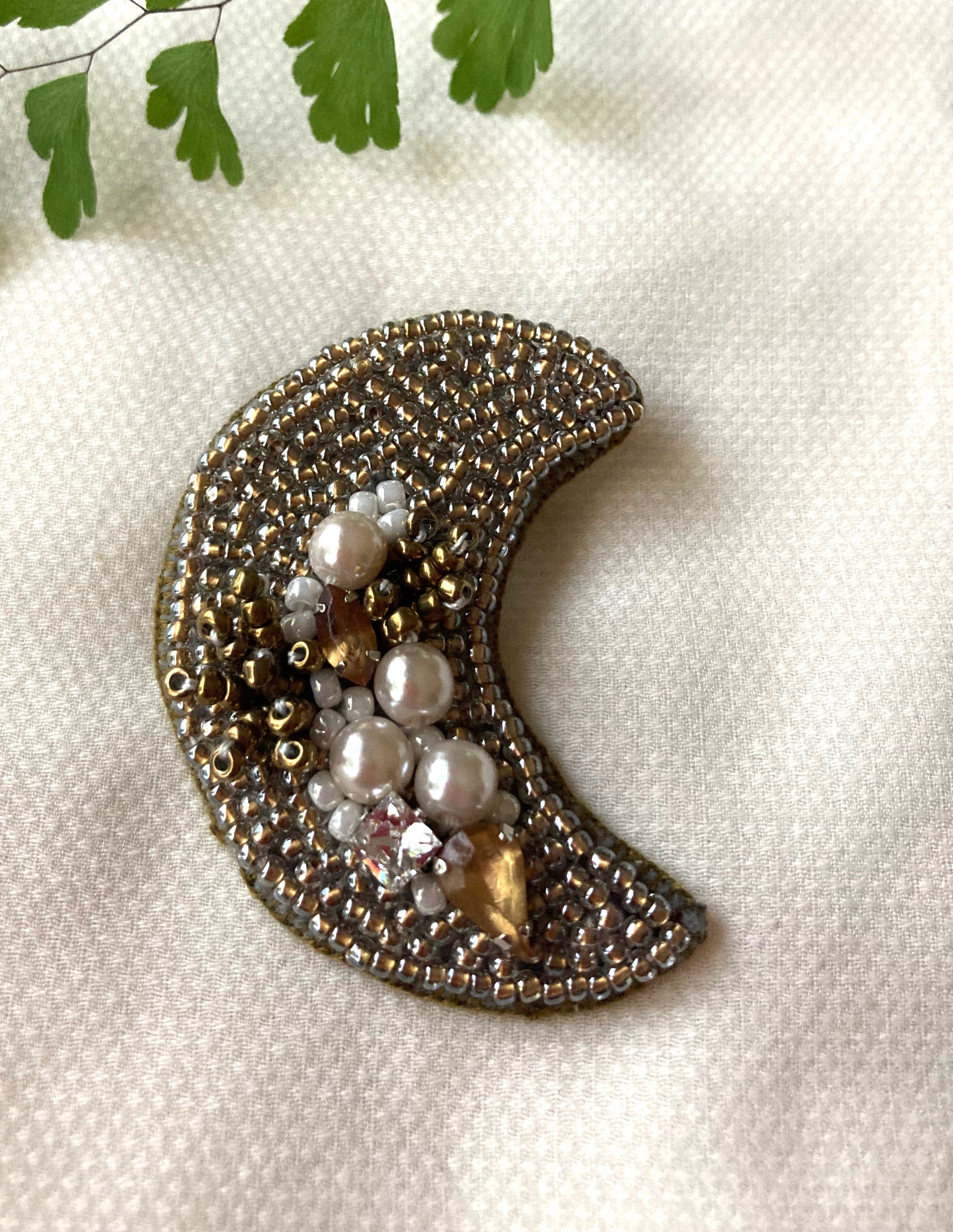 ハート 赤♡レッド ビーズ刺繍 ブローチ ブローチ AYA工房 通販