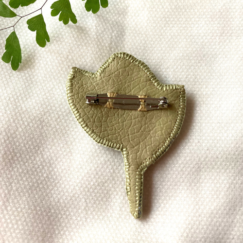 1138］刺繍ブローチ 1点 （受注制作】いちごのブローチ ビーズ刺繍 
