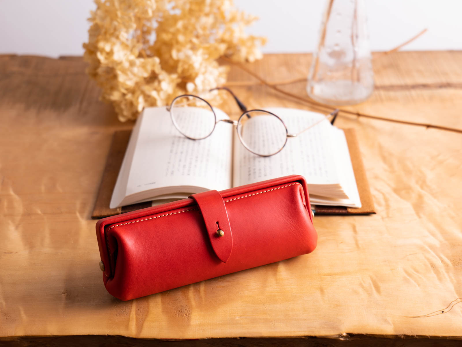 Paka-glass "Slim" ＃アカ　イタリアンレザーの眼鏡ケース　入学祝い、就職祝い　還暦祝いにも