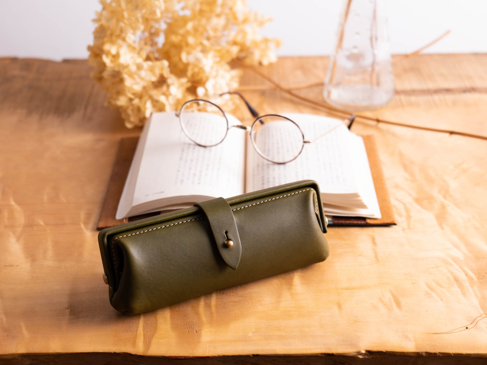 Paka-glass "Slim" ＃オリーブ　イタリアンレザーの眼鏡ケース　入学祝い、就職祝いにも