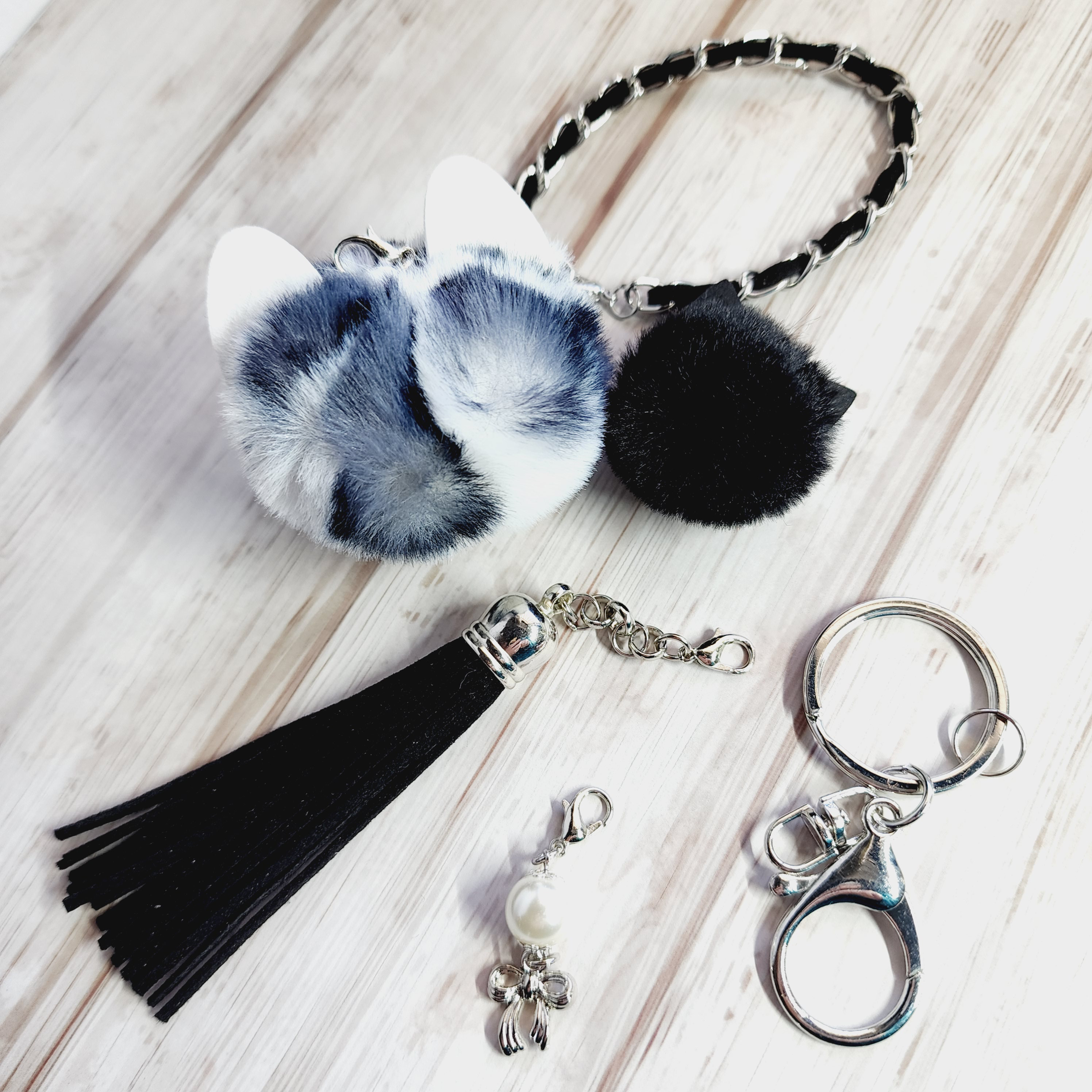 ぐで猫　猫耳ファー　ヒョウ柄バッグチャーム　茶猫　ハンドメイド　猫キーホルダー