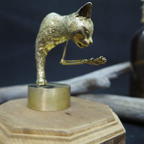 暗黙の了解で。 NO.06 猫の半骨飾り/真鍮 立体・オブジェ 芝一。 通販