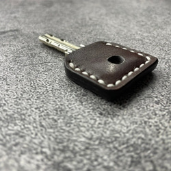 【手工縫製】MIWA PR/PS巧克力色真皮鑰匙套（厚皮轉動鑰匙手感好⁈） 第8張的照片