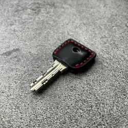 【手工縫製】MIWA PR/PS紅線黑色真皮鑰匙套（用厚皮轉動鑰匙感覺很好⁈） 第2張的照片