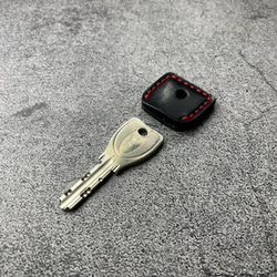 【手工縫製】MIWA PR/PS紅線黑色真皮鑰匙套（用厚皮轉動鑰匙感覺很好⁈） 第1張的照片