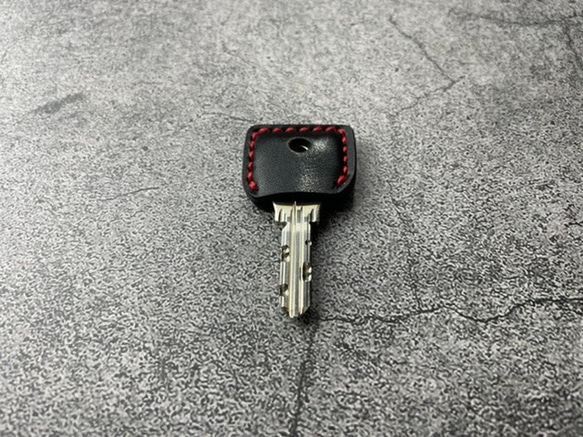 【手工縫製】MIWA PR/PS紅線黑色真皮鑰匙套（用厚皮轉動鑰匙感覺很好⁈） 第11張的照片