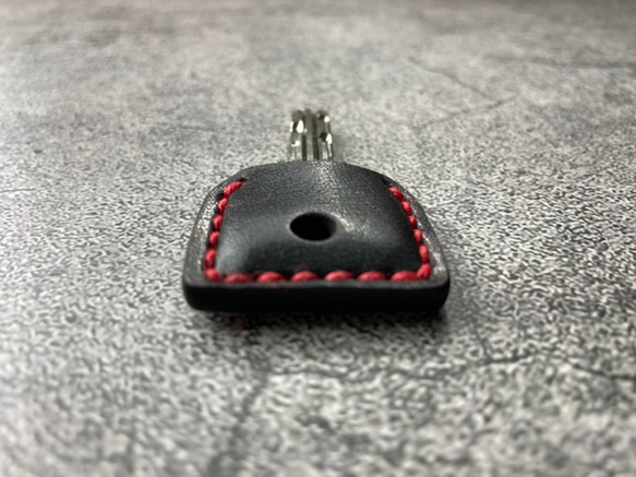 【手工縫製】MIWA PR/PS紅線黑色真皮鑰匙套（用厚皮轉動鑰匙感覺很好⁈） 第10張的照片