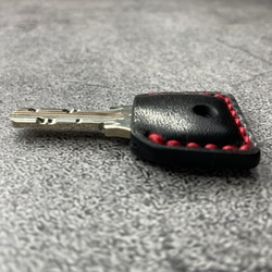 【手工縫製】MIWA PR/PS紅線黑色真皮鑰匙套（用厚皮轉動鑰匙感覺很好⁈） 第9張的照片