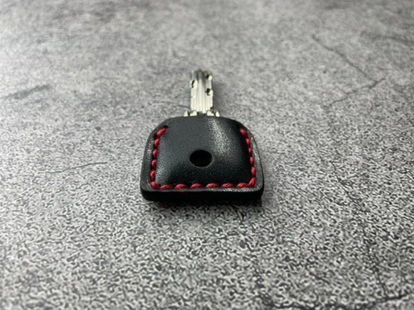【手工縫製】MIWA PR/PS紅線黑色真皮鑰匙套（用厚皮轉動鑰匙感覺很好⁈） 第5張的照片