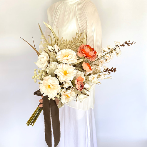 ローズとデルフィニウムの縦長 クラッチ ブーケ（和装・アーティ