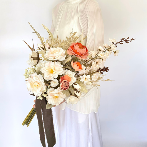 ローズとデルフィニウムの縦長 クラッチ ブーケ（和装・アーティ