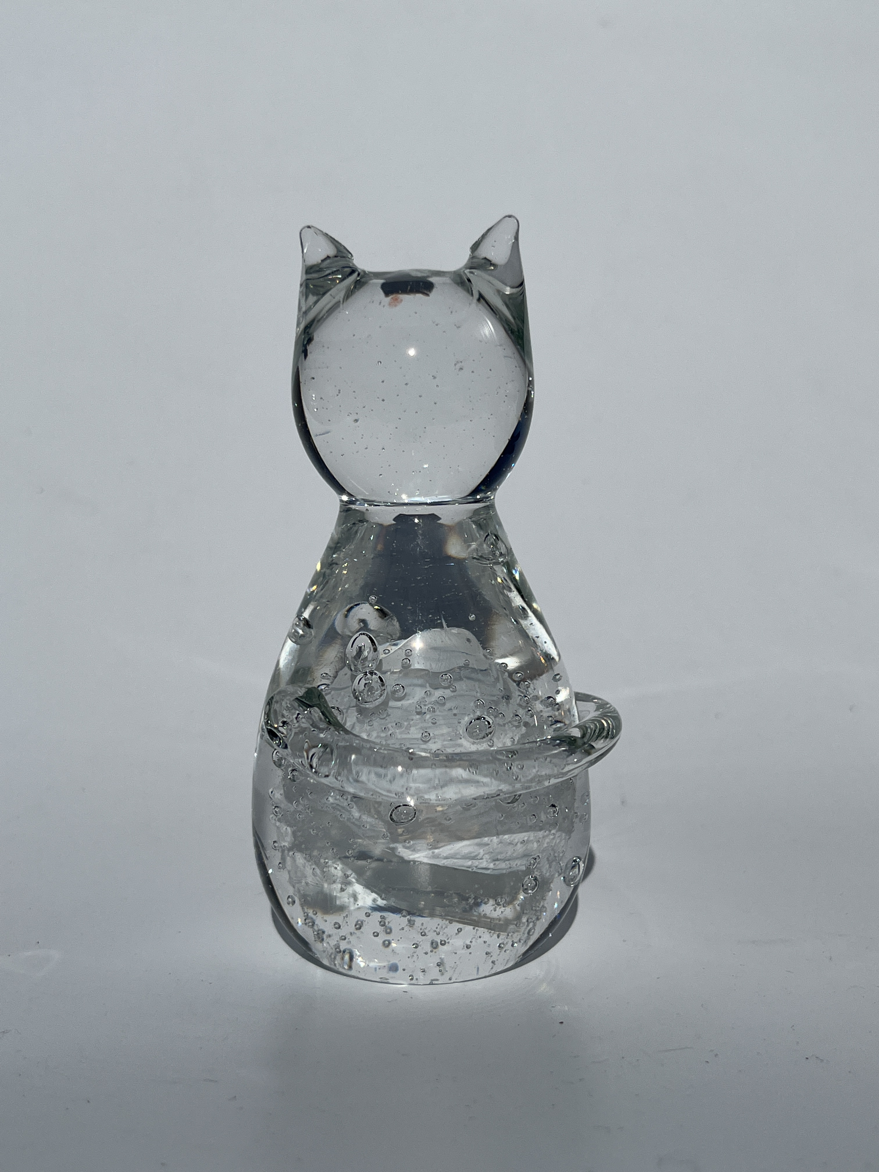 ねこ（白・中）