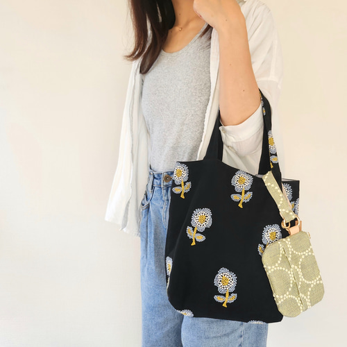 BIGなお花刺繍のトートバッグ│サブバッグ ブラック エコバッグ BIGなお花刺繍のトートバッグ│サブバッグ ブラック エコバッグ