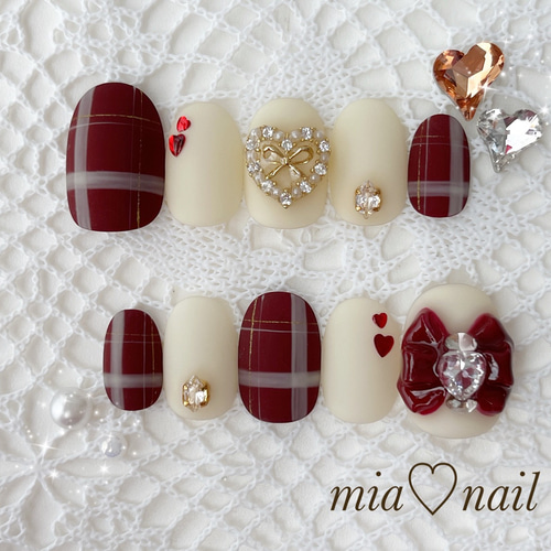 ワインレッドとベージュカラーのリボンチェックネイル ネイルチップ  