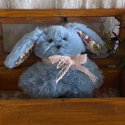 青いお目目の黒兎ちゃん ぬいぐるみ アーティストベア 海外作家様 ハンドメイド うさぎちゃん手作りぬいぐるみアーティストハンドメイド海外作家様