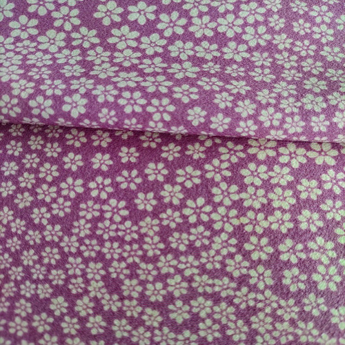 正絹 洗い済】梅鼠色×白の大小の小花柄のちりめん生地 約36.5×50cm  