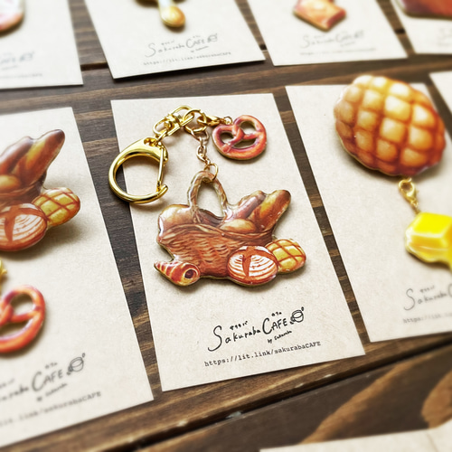 揺れるプレッツェルチャーム付きBAKERYバッグチャーム【受注生産