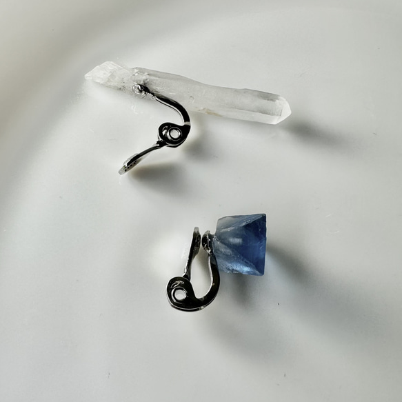 Bingham 的藍色螢石和水晶耳環 第4張的照片