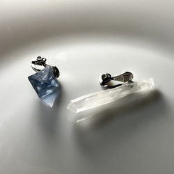 Bingham 的藍色螢石和水晶耳環 第1張的照片