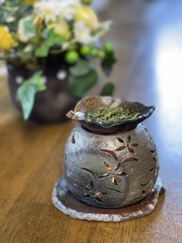 【再販】お茶の香りと可愛いお花の灯りが楽しい焼き締め茶香炉3点セット 9枚目の画像