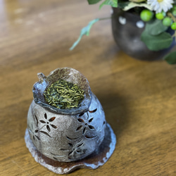 【再販】お茶の香りと可愛いお花の灯りが楽しい焼き締め茶香炉3点セット 7枚目の画像